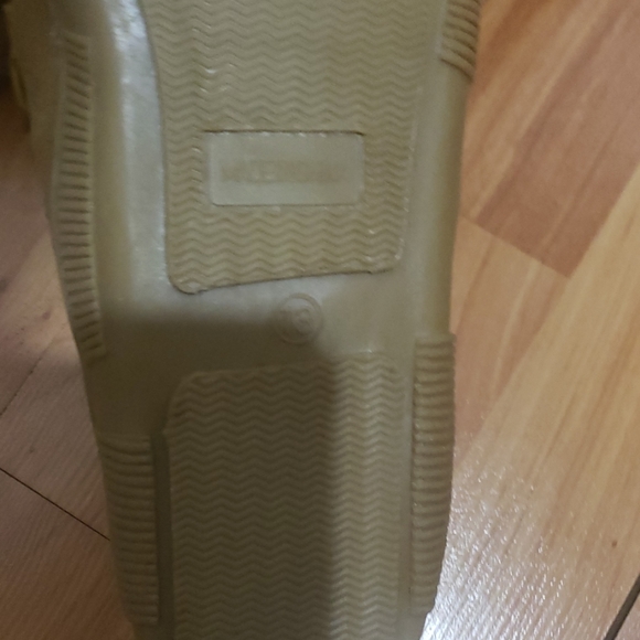 Slippers - Picture 3 of 5